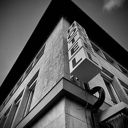 Hotel De Du Sentier 3*