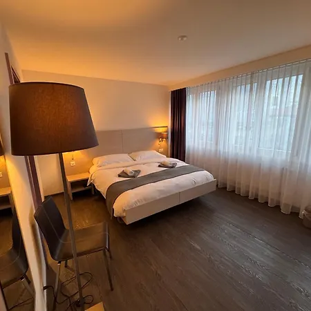 De Du Sentier מלון 3*