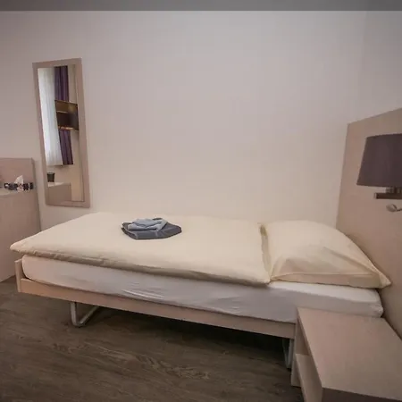 De Du Sentier Hotel 3*